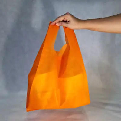 Tote bag spunbond oranye dengan sablon kustom