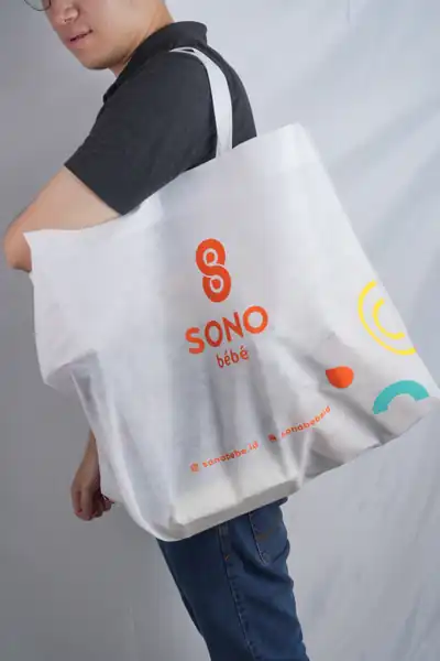 Tote bag spunbond dengan sablon logo Sono Bebe